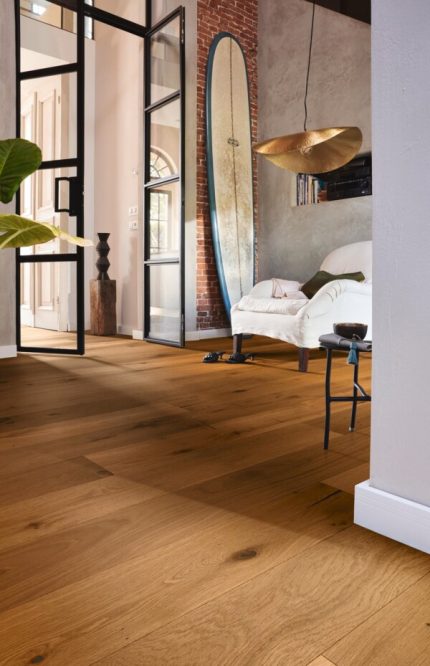 Parchet triplu-stratificat Authentic steamed oak 9026