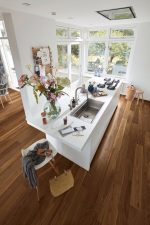 Parchet triplu-stratificat American walnut lively 9009