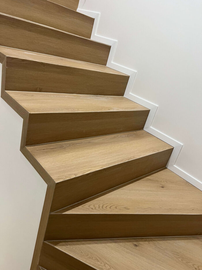 Trepte din SPC pentru Scări - Design Modern și Rezistență la Apă - imagine 3